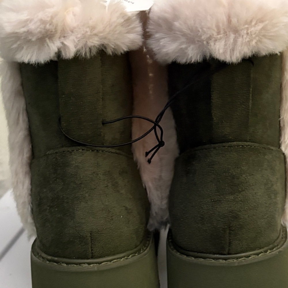 🫒🆕🫒Time & Tru Women’s Mini Faux Fur Cozy Boot In Olive-Size 7 - Picture 5 of 8